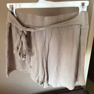 High waisted beige shorts